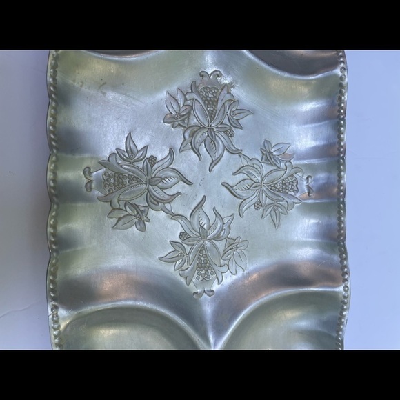 VINTAGE MCM Aluminum decorative serving/relish 5 part tray crimped edge 18 x 7” - Picture 5 of 6